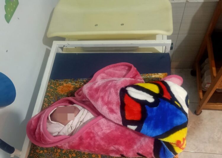 Warga Temukan Bayi di Atas Pondasi Septic Tank, Diduga Kuat Dibuang Ibunya