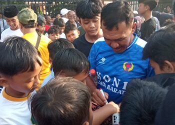 Ribuan Warga Tasikmalaya Antusias Saksikan Aksi Pemain Persib Legend