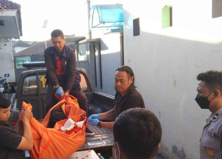 Warga Desa Suci Garut Digegerkan Penemuan Jasad Pria Tergeletak