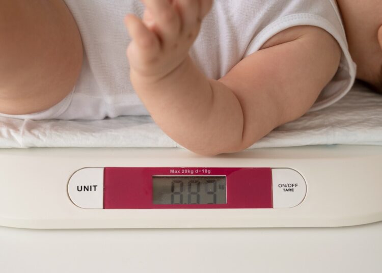 Jangan Khawatir! Ini Cara Menaikkan Berat Badan Bayi dengan Efektif