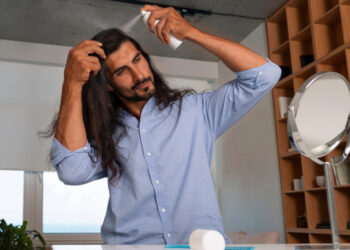 Langsung Glow Up! Cek Cara Mengatasi Rambut Bercabang dan Kusut, Gampang