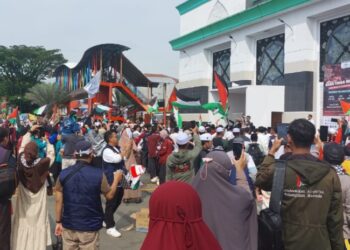 Aksi Solidaritas Palestina di Masjid Syiarul Islam  Kuningan, Doa Qunut Nazillah Menggema
