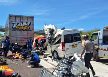 Kabar Duka, Sopir Travel Bhineka Sangkuriang Diduga Ngantuk, Tabrak Truk 3 Tewas