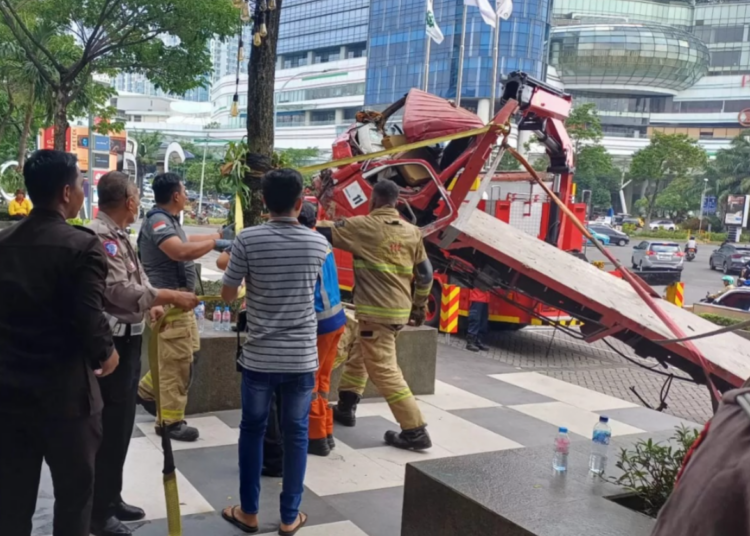 Kronologi Truk Lawan Arah Hantam Dua Kendaraan (Polresta Surabaya)