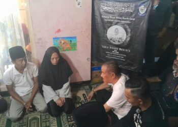 H. Umuh Muchtar Takziah ke Rumah Duka 2 Gadis Bobotoh Asal Garut yang Tewas Kecelakaan