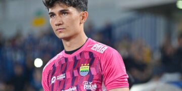 Kiper Utama Persib, Kevin Ray Mendoza, Bagikan Ucapan Perpisahan Menyentuh untuk Maung Bandung