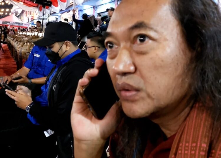 Paradoks: “Mules Perut di Jalan Kesenian”