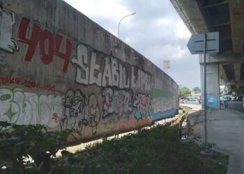 Kolong Jembatan Tol Cisumdawu Kian Kumuh, Mengapa Terminal, Kios Liar Hingga “Show Room” Dibiarkan?