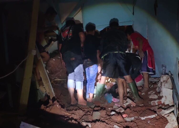 Timgab Bersihkan Puing-Puing Longsor di Nagreg Kendan, 3 Korban Luka Masih Dirawat di RSUD Cicalengka