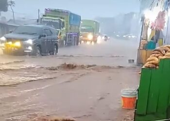 Banjir Campur Lumpur Terjang Jalan Raya dan Rendam Puluhan Rumah, Sebelum Longsor di Nagreg Kendan