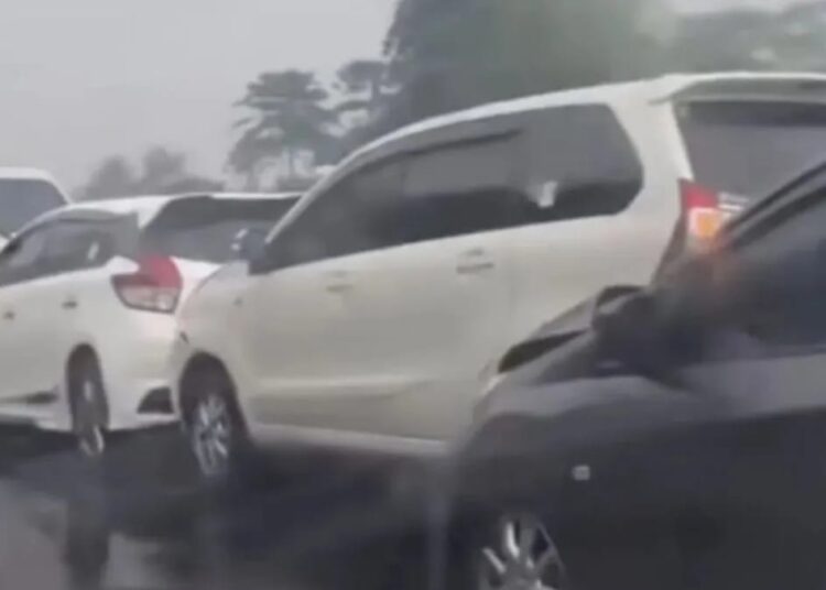 5 Kendaraan Tabrakan Beruntun di Tol Padaleunyi, Ini Dugaan Penyebabnya