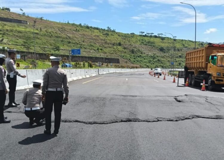 Hati-hati! Ada Pergerakan Tanah di Tol Cisumdawu KM 177 dan 205, Puluhan Rumah Terancam