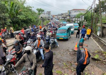 Rawan Kejahatan dan Sampah Ilegal, Jembatan Leuwigoong Cibadak Sukabumi Jadi Fokus Kegiatan Jumat Bersih