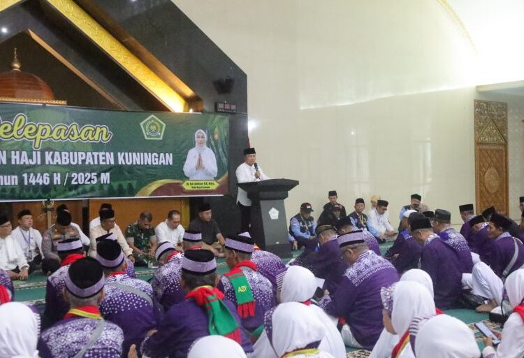 438 Jemaah Calon Haji Kuningan Kloter 21 Resmi Diberangkatkan