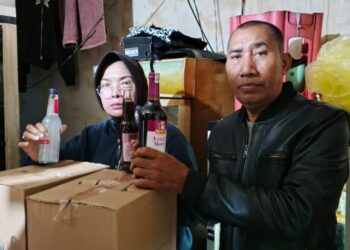 Polsek Megamendung Sita Ratusan Botol Miras Ilegal