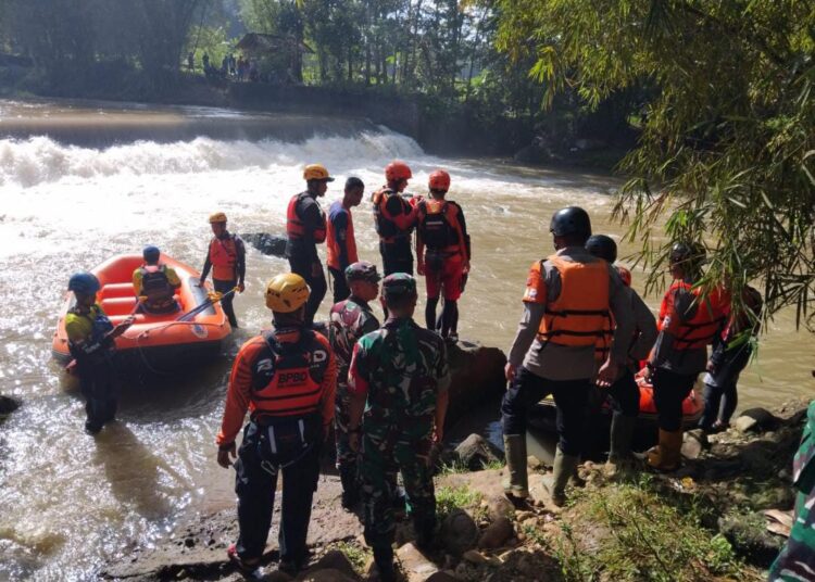 Tim SAR Gabungan Kembali Melakukan Pencarian Korban Tenggelam di Sungai Cikidang Tasikmalaya