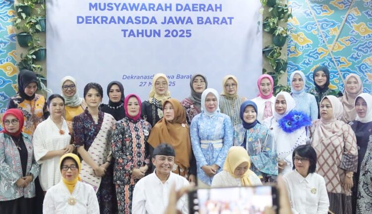 Musda Dekranasda Jabar Diwarnai Fashion Show Batik Kearifan Lokal