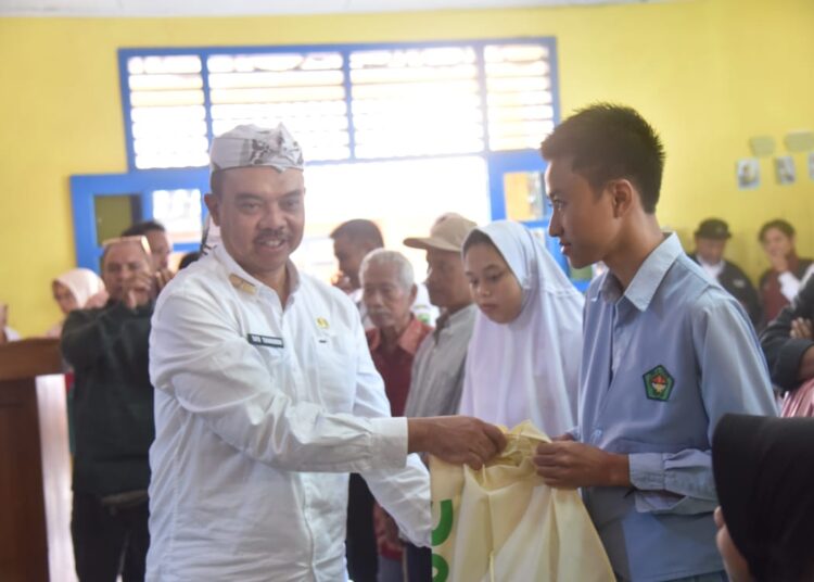 50 Penyandang Disabilitas Kuningan Peroleh Bantuan Dari Poltekesos Bandung