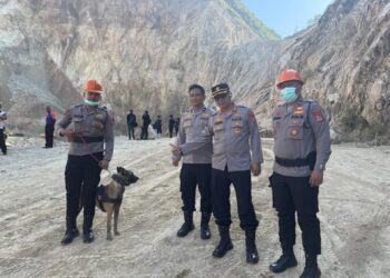 Tim “K9” Polda Jabar Diterjunkan Mencari Korban Longsor Galian C Cirebon