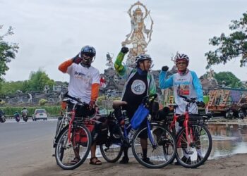 Gowes PWI, Cimahi-Papua, Baru Sampai Padang Bai, Seru Ceritanya