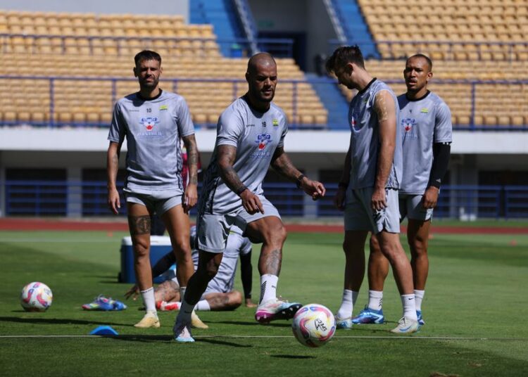 Prediksi Susunan Pemain Malut United vs Persib Bandung: David da Silva Bisa Tampil di Laga Penentuan Juara?