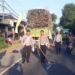 Truk ditabrak pemotor di Pasuruan (Istimewa)