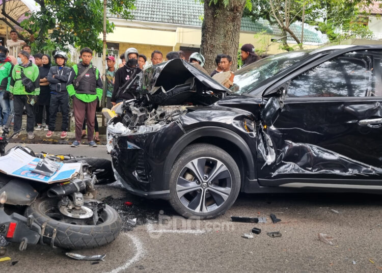 KRONOLOGI Kecelakaan Maut di Jalan Anggrek Bandung, Mobil Seruduk 3 Mobil dan 2 Motor Buat Seorang Pelajar SMAN 5 Tewas