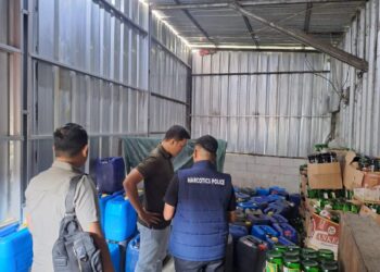 Polisi Gerebek Pabrik Miras Oplosan di Bogor, 5 Orang Diciduk, Sita Ribuan Liter Ciu