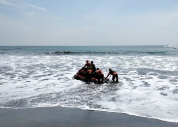 Tenggelam, Akhirnya Tim SAR Gabungan Temukan Jasad Amir di Pantai Barat Pangandaran