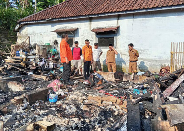 Rumah Kakek Surma di Selajambe Kuningan Ludes Terbakar, Ini Dugaan Penyebabnya