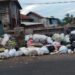Trotoar di Kuningan Ditumbuhi Rumput Liar dan Tempat Pembuangan Sampah