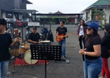 Troto Art Band Ngamen On The Street di CFD Hibur Warga Kuningan