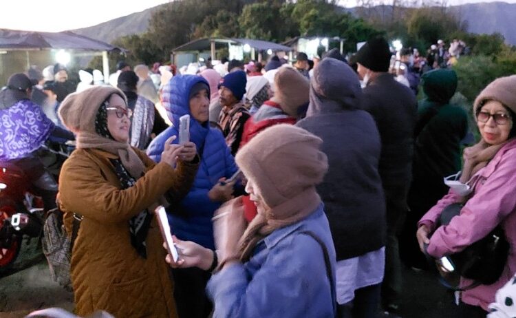 Ribuan Wisatawan Domestik dan Asing Serbu Gunung Bromo