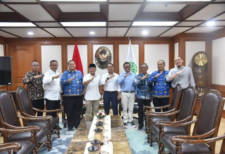 “Ngamen“ ke Menhut RI, Bupati Kuningan Meminta Keadilan Ekologis Bagi Daerah Pelestari Lingkungan