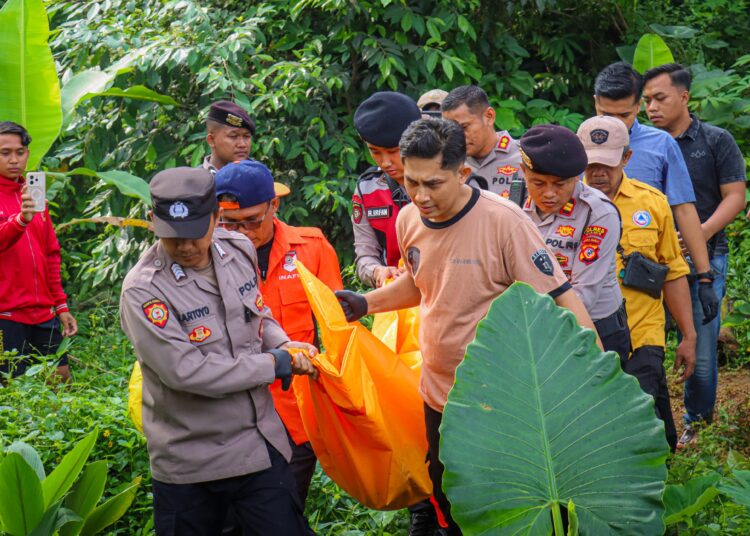 Tim SAR Gabungan Evakuasi Jasad Cucu Cahyati ke RSUD Ciamis