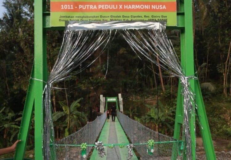 Anak Sekolah di Desa Cipedes dan Cipakem Dulu Nyebrang Sungai Kini Lewat Jembatan Gantung