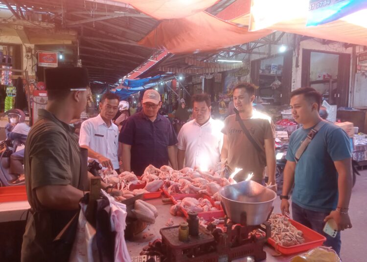 Jelang Idul Adha, Harga Daging dan Cabai di Pasar Kuningan Naik Tajam
