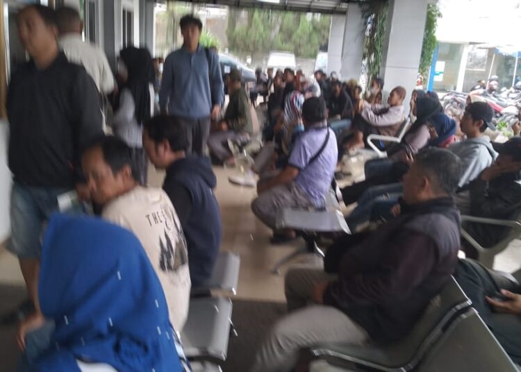 Pemutihan Tunggakan Pajak Hingga 30 Juni 2025, WP di Samsat Rancaekek Antre