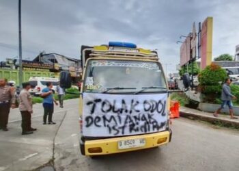 Terkait ODOL, Ratusan Sopir Truk di Bandung juga Demo Tutup Pintu Tol Soroja
