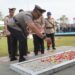 Kapolres Tasikmalaya Pimpin Upacara Ziarah dan Tabur Bunga di Taman Makam Pahlawan