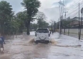 Banjir Kembali Terjang Jalan Cidawolong Majalaya, Motor Tak Bisa Melintas