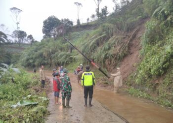 Jalur Banjarwangi-Singajaya Garut Kembali Normal, Material Longsor Telah Dibersihkan