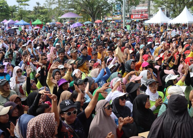 Belasan Ribu Masyarakat Tumpah Ruah Olah Raga Bersama di Hari Bhayangkara ke 79 Tingkat Polres Ciamis, Minggu (29/6/2025).