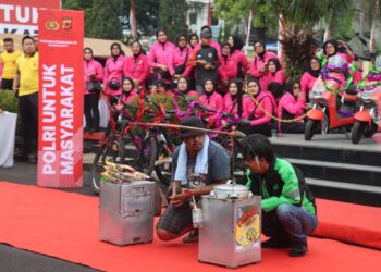 Lomba “Menyamar” Turut Meriahkan HUT Bhayangkara di Polres Garut