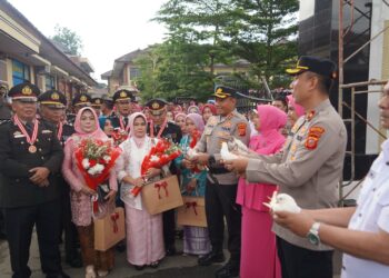 Polresta Tasikmalaya Gelar Wisuda Purna Bakti, 20 Personel Dilepas Penuh Kehormatan
