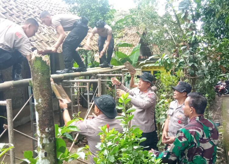 Polres Tasikmalaya Gelar Bedah Rumah untuk Warga Kurang Mampu, Ini Kegiatannya