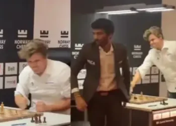 Viral di Media Sosial! Magnus Carlsen Gebrak Meja Usai Kalah dari Gukesh di Norway Chess 2025