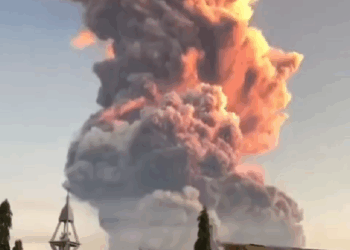 Kumpulan Video Detik-detik Erupsi Gunung Lewotobi Laki-Laki: Abu Vulkanik Terlihat Estetik Namun Berbahaya