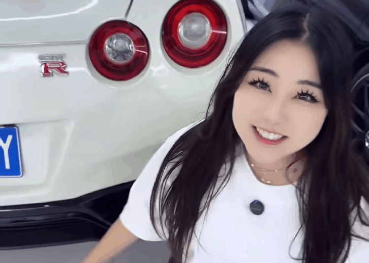 INI Nama Asli Stututu Girl yang Suka Menirukan Suara Mobil Supercar dengan Gaya dan Suara yang Lucu