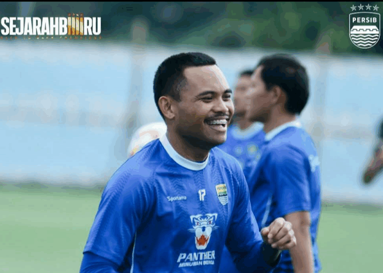 VIDEO Aksi 7 Pemain Baru Persib di Latihan Perdana: Saddil Ramdani Gocek Luciano Guaycochea